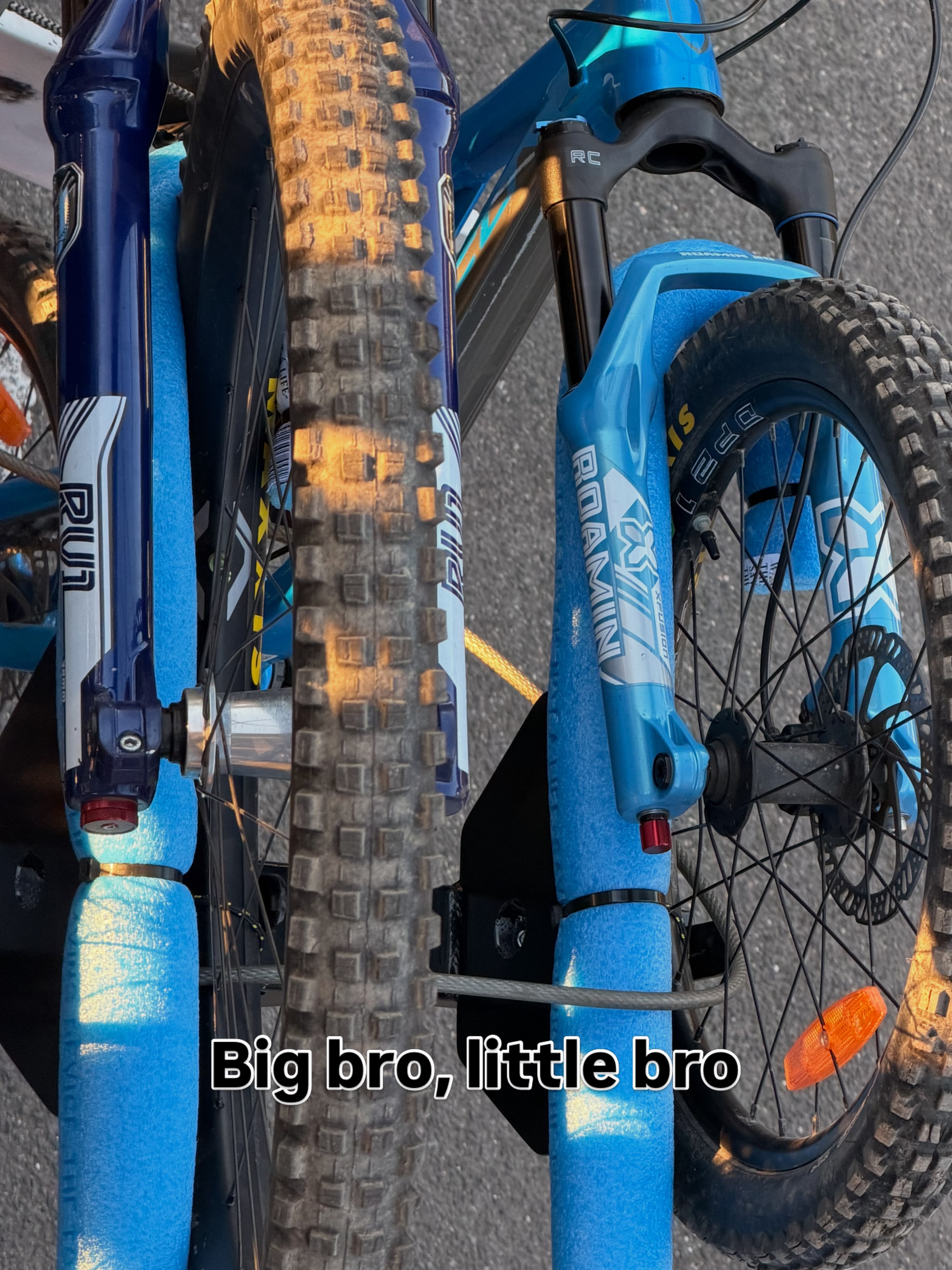 Big bro #rv1 , little bro #roamin20 I am so obsessed with these forks.  I’ve been giving them a beating since Crankworx, and I’m yet to see a reason to go back to a Fox or RockShox!! @xfusionshox @xfusionshoxau