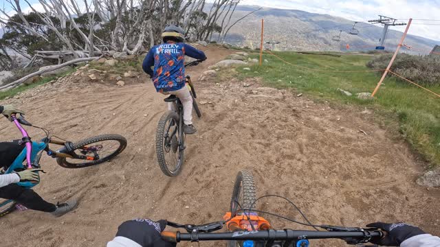 Heading down the mountain @thredbomtb on my @ridecannondale #JEKYLL1 with my friend Tobi in tow with the Camera.